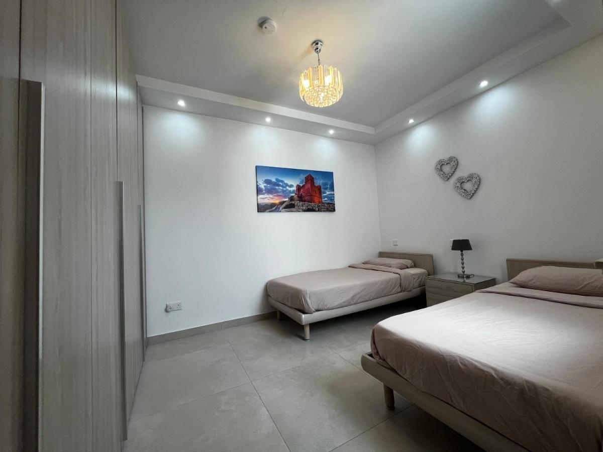 Stunning Penthouse, 2 Bedroom, Heart Of Sliema Exterior foto